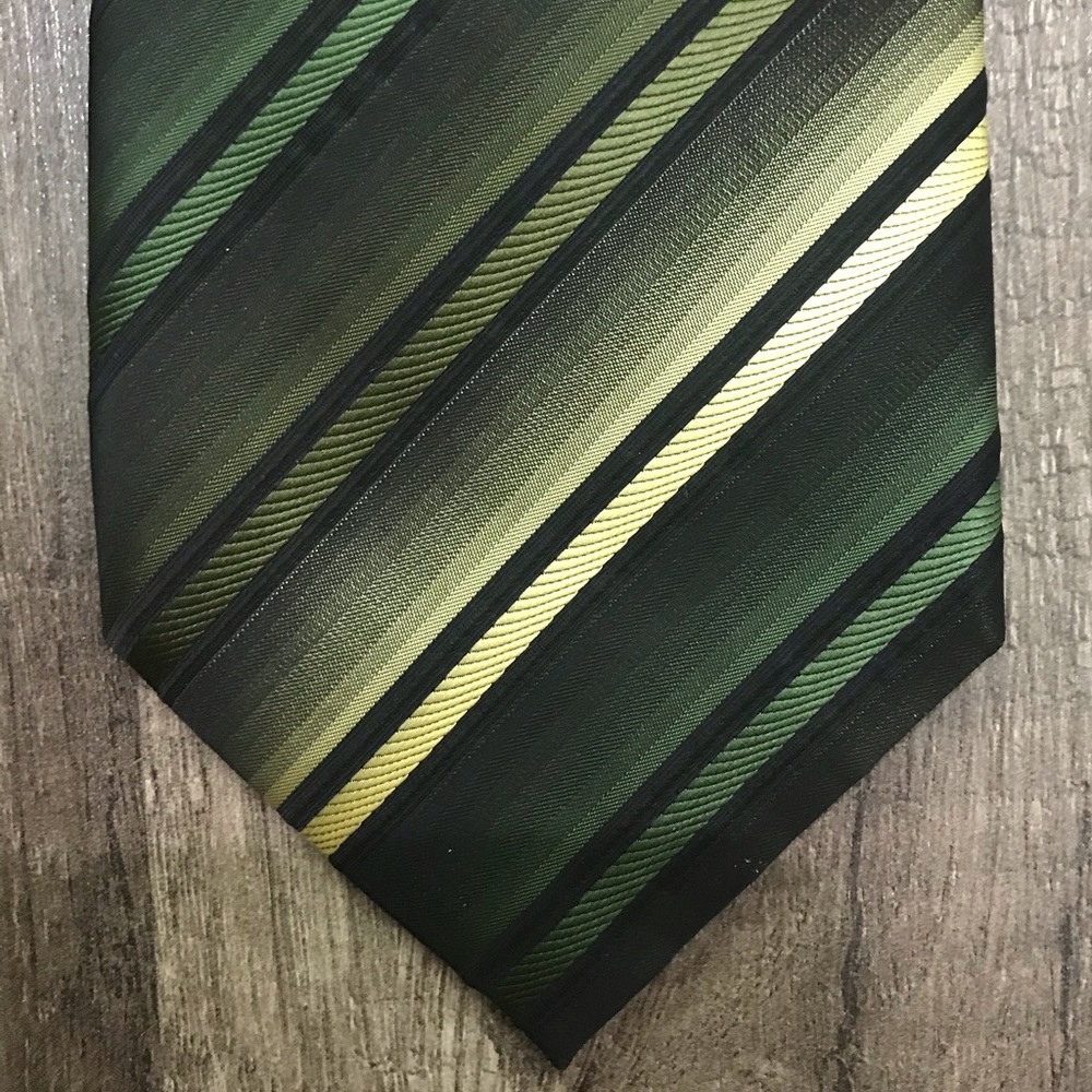 💚van heusen green yellow black stripped tie